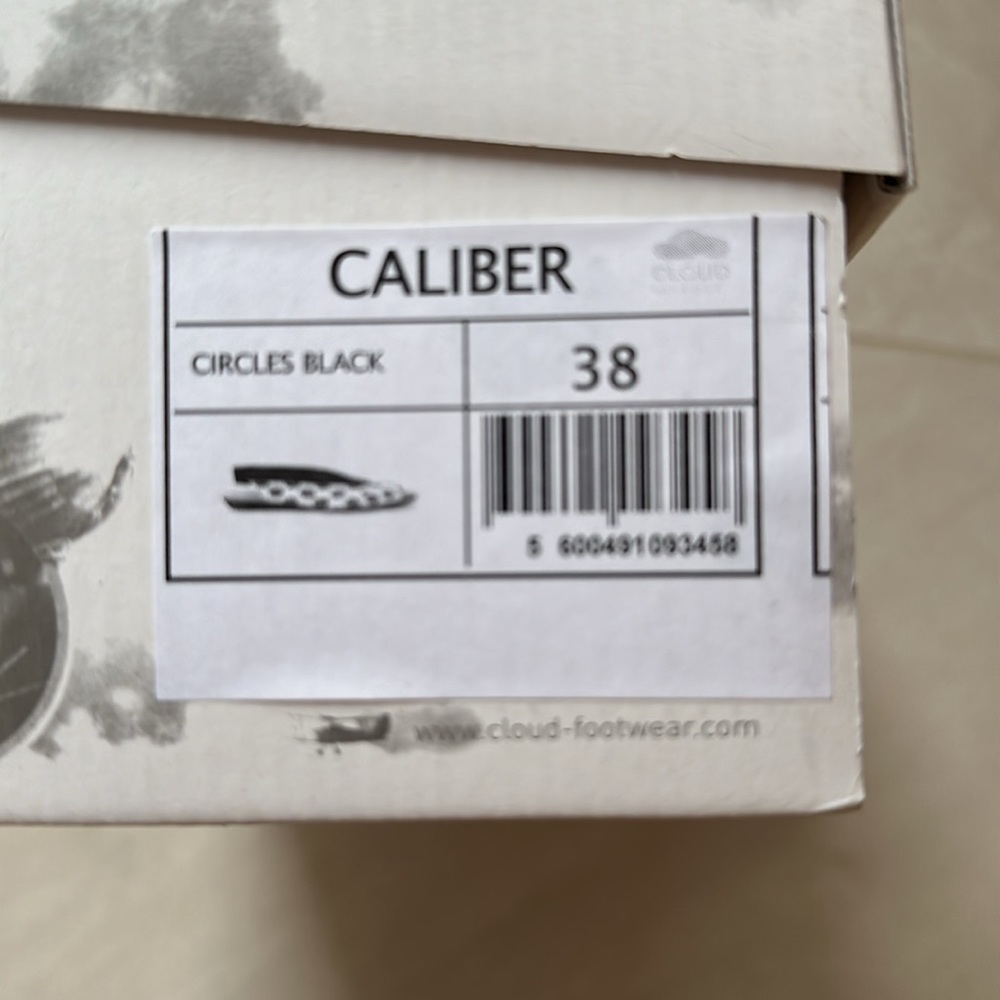 Cloud Footwear : Comfy, Wide feet & bunion friendly with elastic - Picture 7 of 8